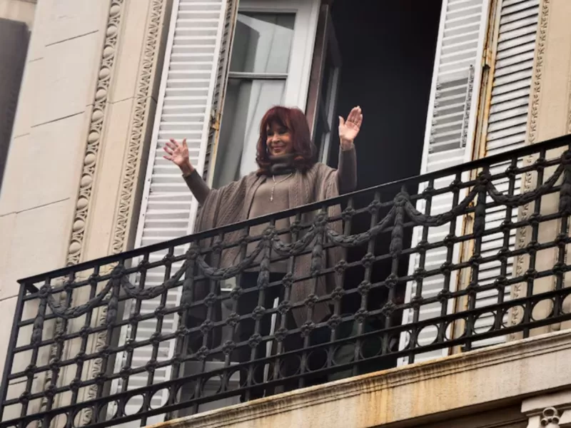 Le concedieron la prisión domiciliaria a CFK