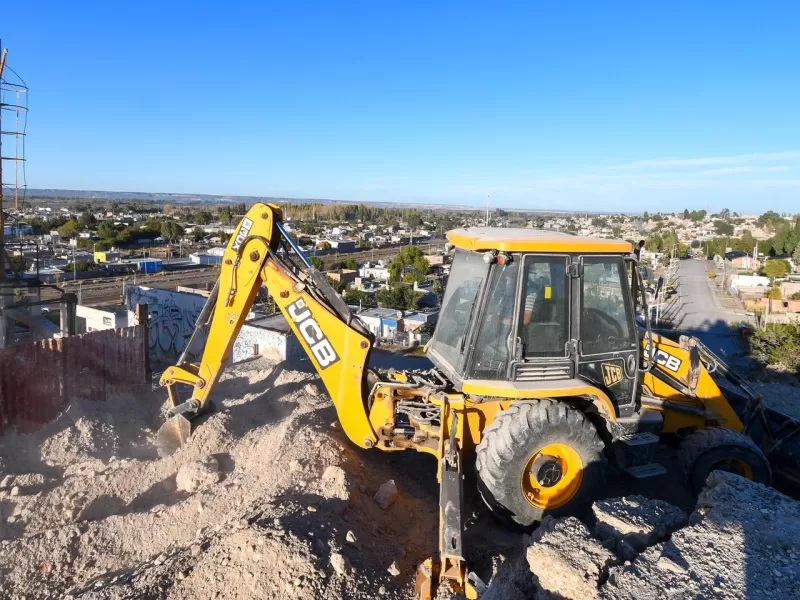 Comenzó la demolición de la calera del barrio Corradi