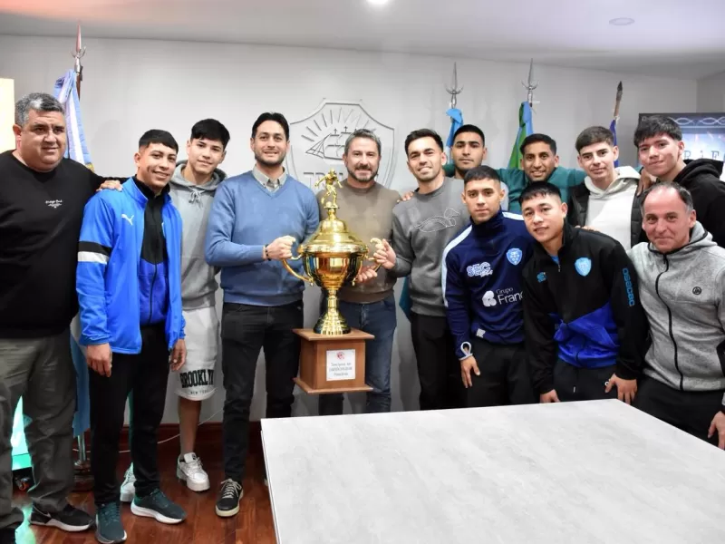 Merino recibi&oacute; al plantel campe&oacute;n del Club Empleados de Comercio
