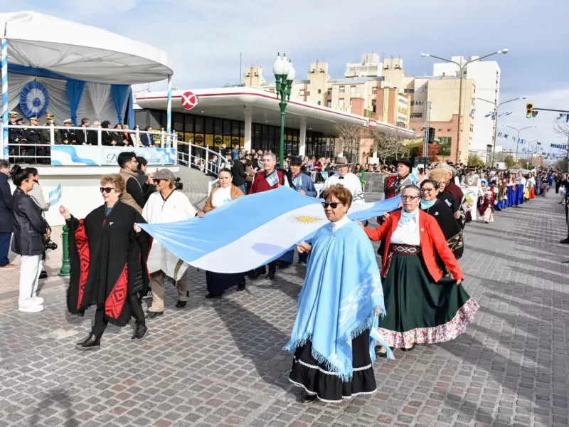 Desfile patrio por el 25 de Mayo
