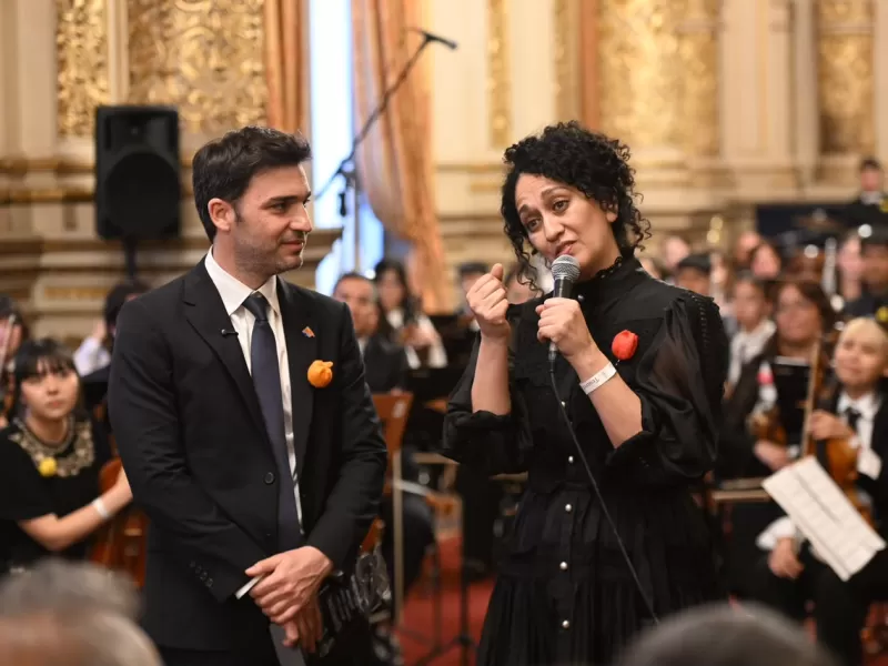 Torres acompañó a la Orquesta del barrio INTA en el Teatro Colón