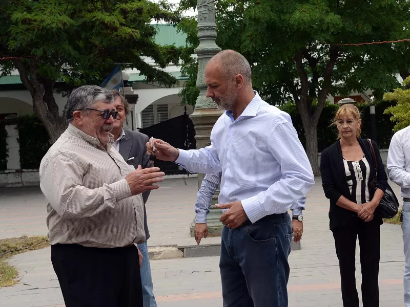 Hace 11 años Buzzi entregó vehículos a comunas rurales