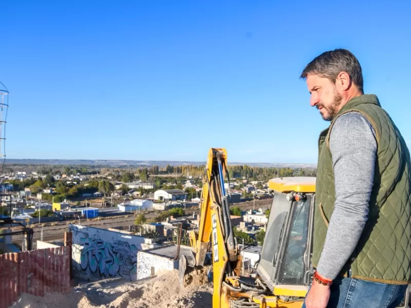 Comenz&oacute; la demolici&oacute;n de la calera del barrio Corradi