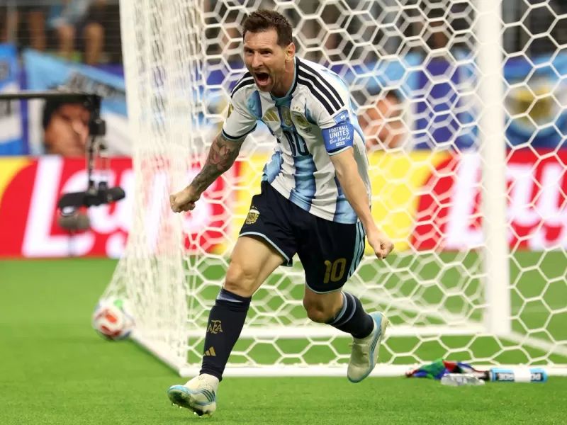 Con doblete de Messi, Argentina se clasific&oacute; a 16avos de final