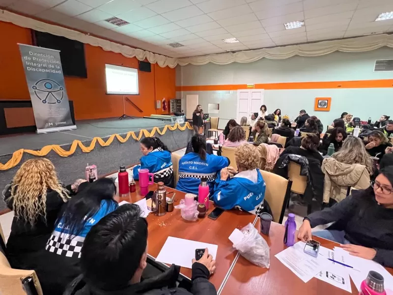 Agentes municipales fortalecen la atenci&oacute;n al p&uacute;blico