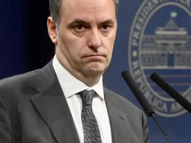Le prohibieron la salida del pa&iacute;s a Manuel Adorni