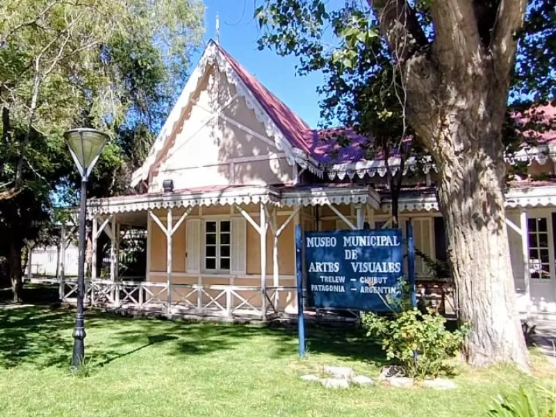Conversatorio de artistas en el Museo Municipal de Artes Visuales