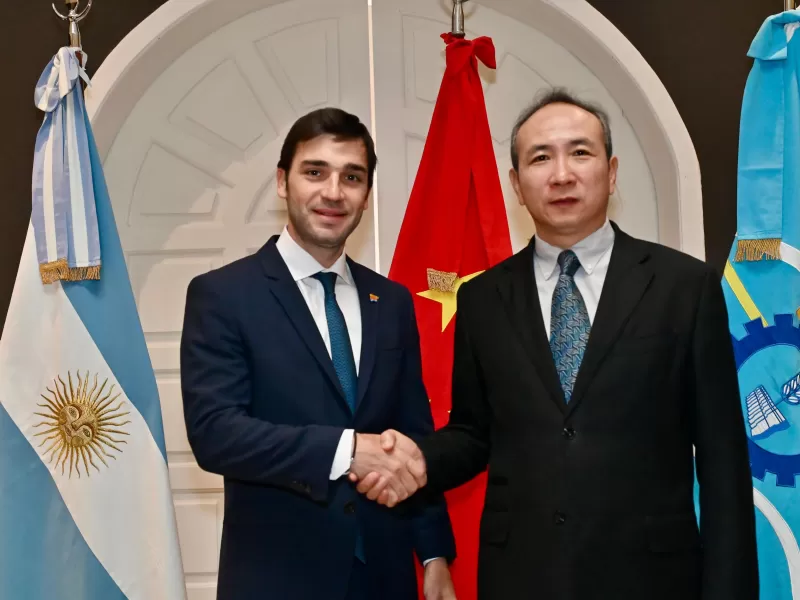 Torres se reunió con el embajador de la República Popular China
