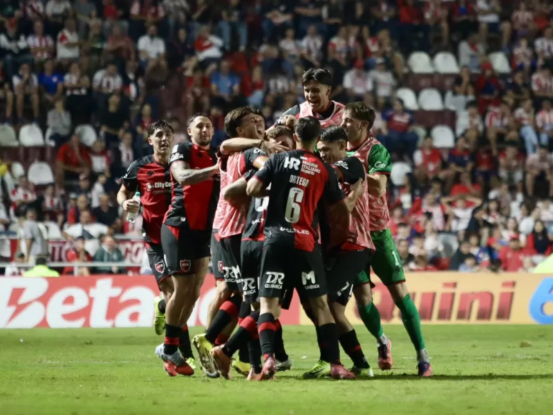 Newell's sorprendi&oacute; a Uni&oacute;n en el arranque de la fecha