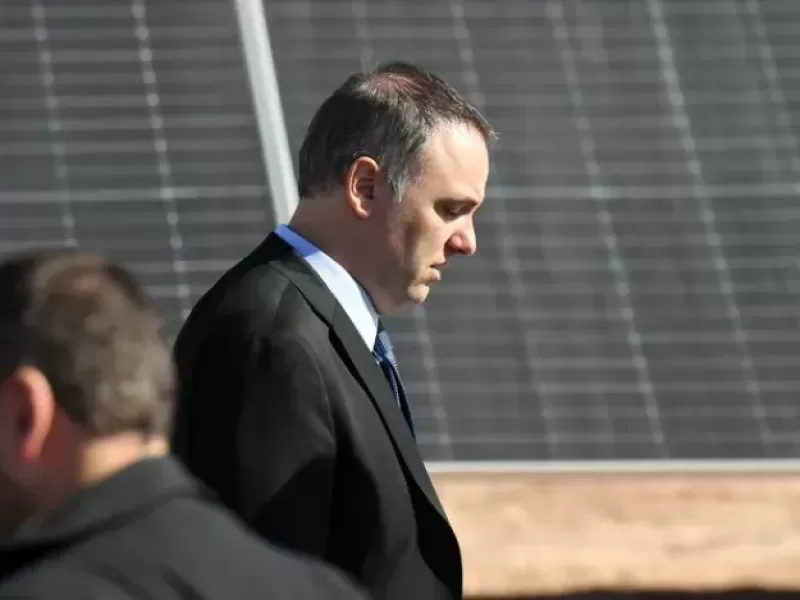 Adorni tambi&eacute;n renunci&oacute; al directorio de YPF