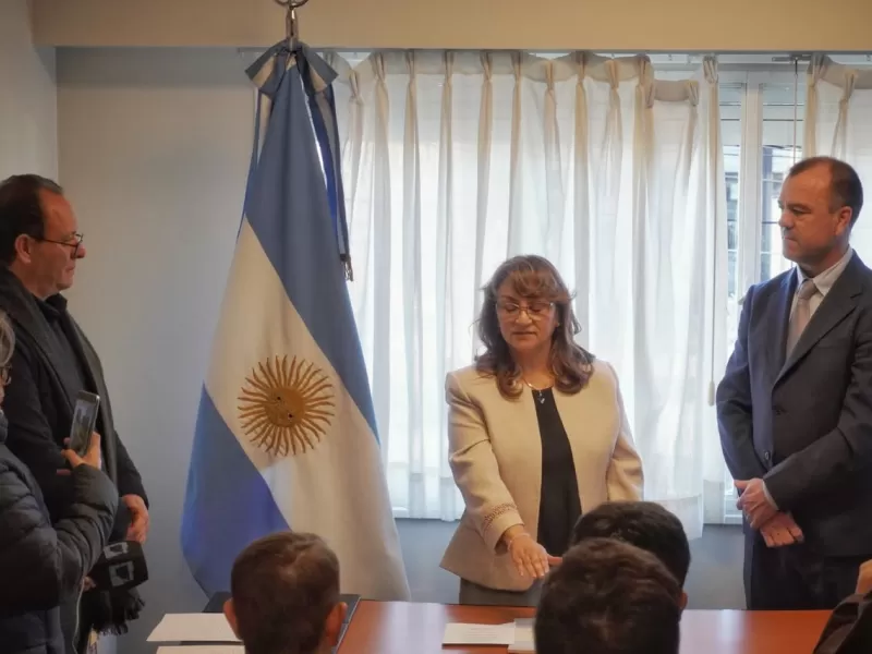 Moyano: "Vamos a fortalecer el di&aacute;logo entre vecinos y las instituciones"