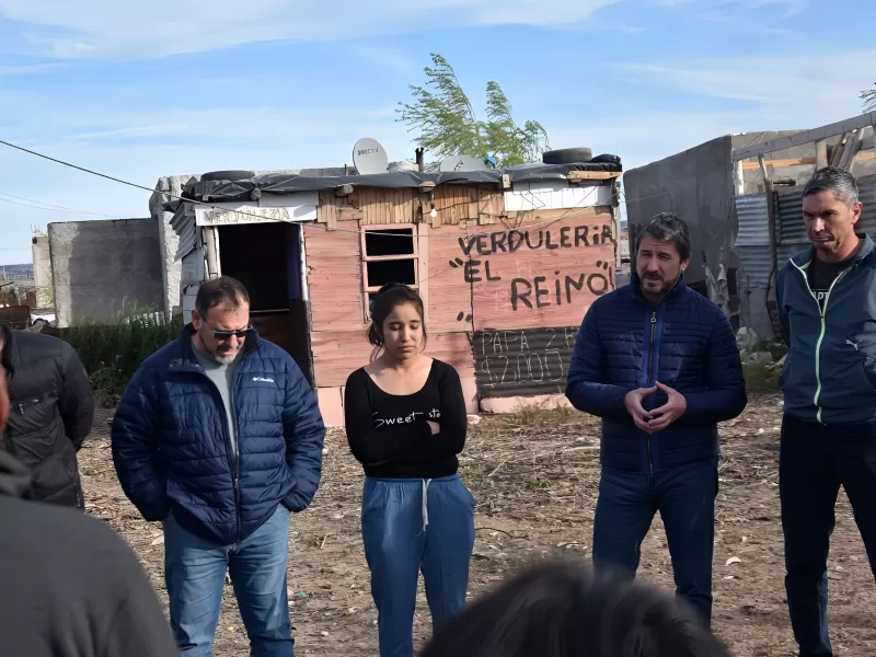 Costanera: Merino y su gabinete recorrieron el sector y dialogaron con los ciudadanos