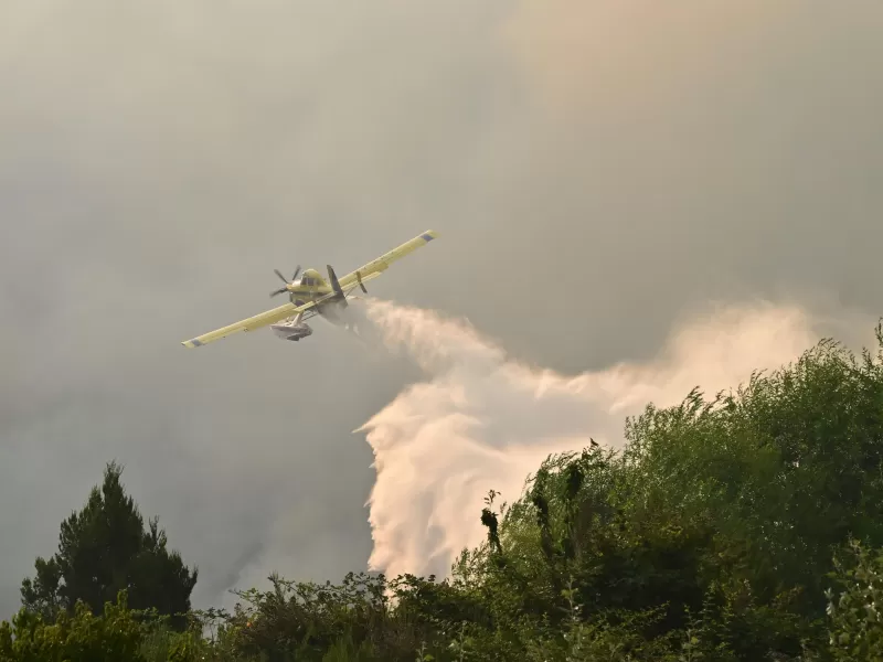 Provincia refuerza el operativo contra el incendio en Puerto Patriada