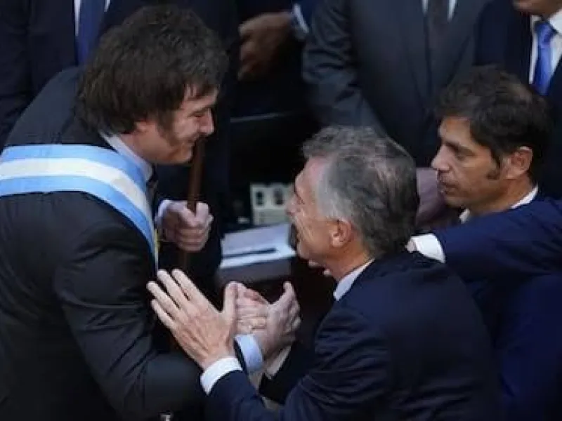 Una encuesta marca el desgaste de Milei y ubica a Kicillof como posible rival