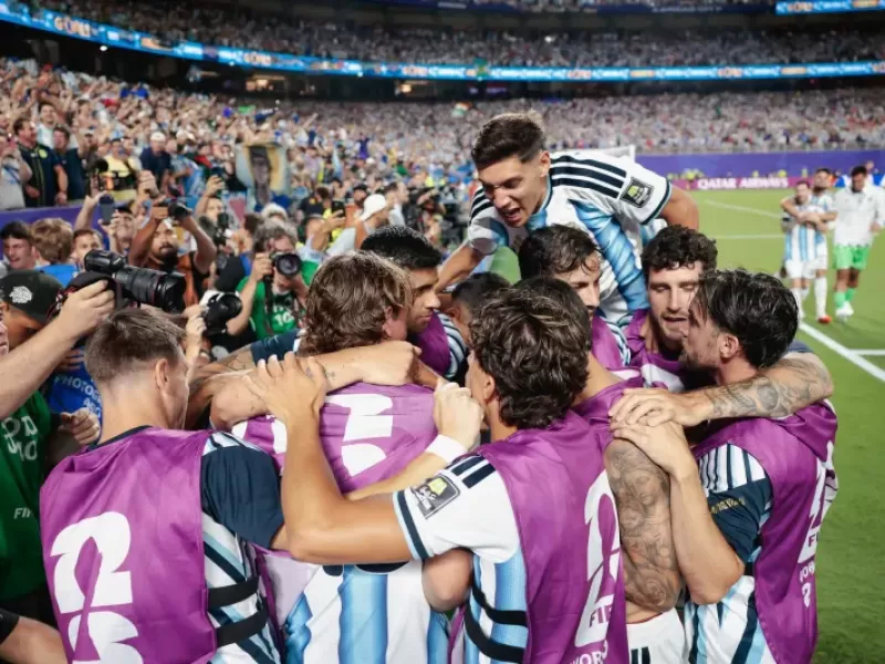 Argentina le gan&oacute; a Suiza y se meti&oacute; en semis
