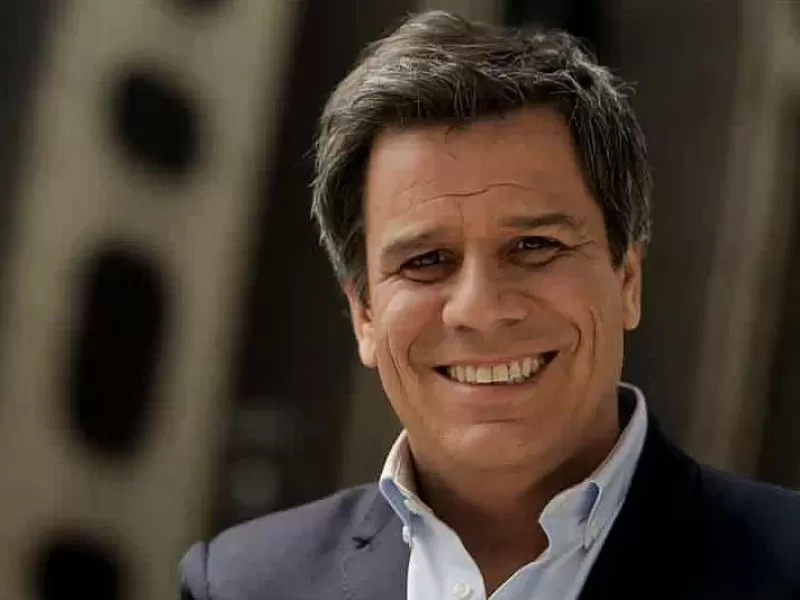Manes lanza nuevo espacio "Para Adelante"