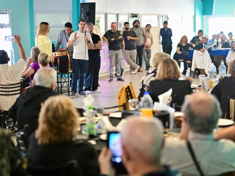 Torres se reuni&oacute; con m&aacute;s de 300 jubilados