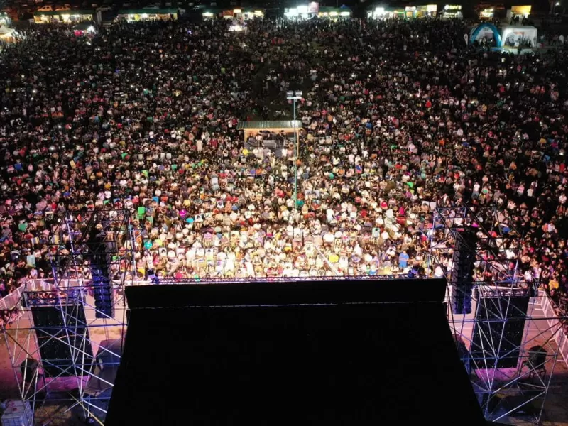 Una multitud acompa&ntilde;&oacute; el Telebingo Solidario