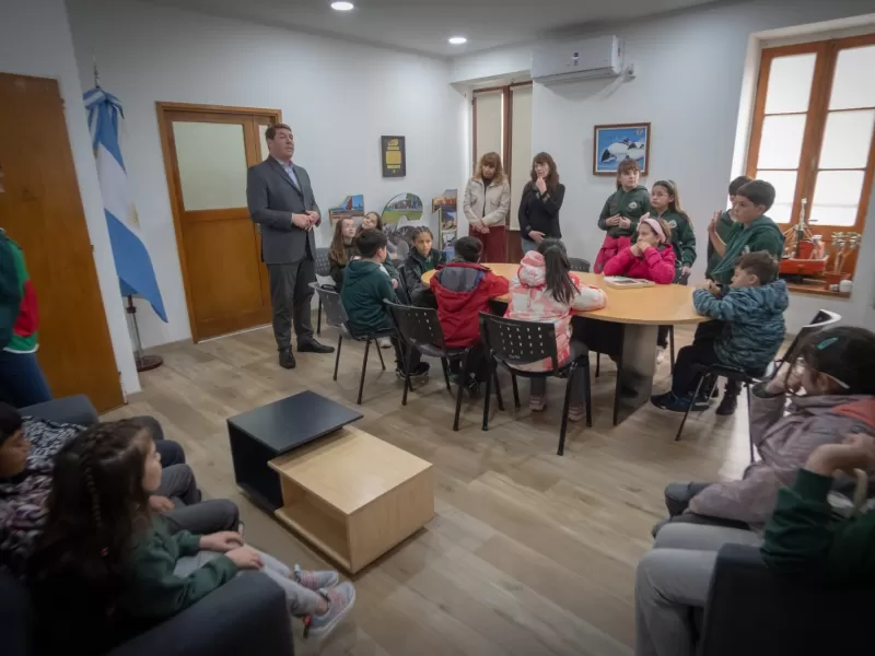 Estudiantes de Trevelin visitaron la ciudad Capital