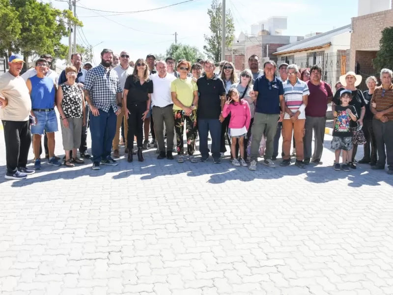 Sastre sigue inaugurando calles de adoquinado en distintos sectores de la ciudad