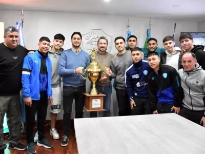 Merino recibi&oacute; al plantel campe&oacute;n del Club Empleados de Comercio