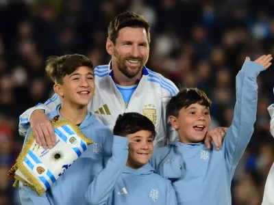 Argentina goleó a Venezuela en el último partido oficial de Messi en nuestro país