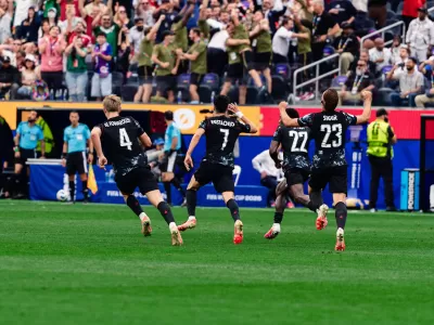 Canad&aacute; hizo historia y se meti&oacute; en octavos