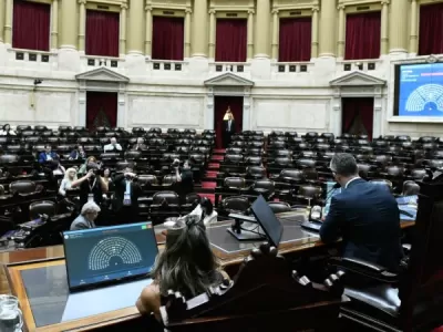 Sin qu&oacute;rum para rechazar el DNU de Milei y con represi&oacute;n frente al Congreso
