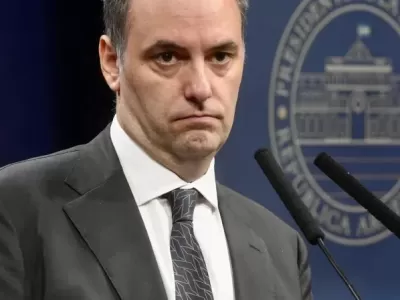 Le prohibieron la salida del pa&iacute;s a Manuel Adorni