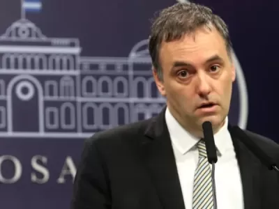 La Justicia confirm&oacute; el viaje de Adorni a Aruba y avanza sobre el origen de los fondos