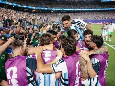 Argentina le gan&oacute; a Suiza y se meti&oacute; en semis