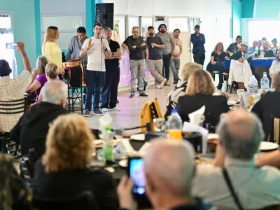 Torres se reuni&oacute; con m&aacute;s de 300 jubilados