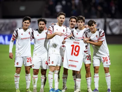 Estudiantes se qued&oacute; con el primer puesto del Grupo A