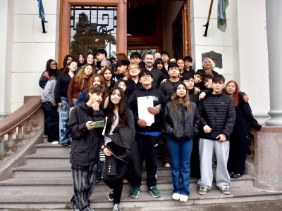 Merino recibi&oacute; a estudiantes de la Escuela N&deg; 712