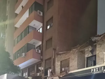 Trágico desprendimiento de revestimiento de edificio en barrio Guemes