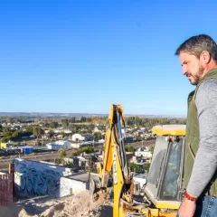 Comenz&oacute; la demolici&oacute;n de la calera del barrio Corradi