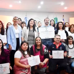 Merino entregó aportes del FOPROE a 36 escuelas y llamó a fortalecer la educación local